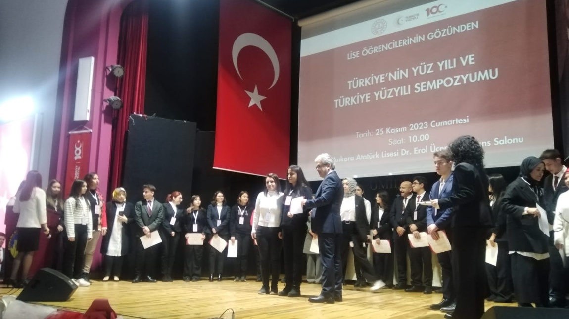 Lise Öğrencilerinin Gözünden Türkiye Yüzyılı ve Türkiye'nin Yüzyılı Sempozyumu